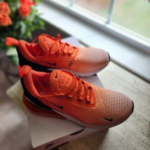 Like new women's Orange Nike Air Max 270 (9.5M)